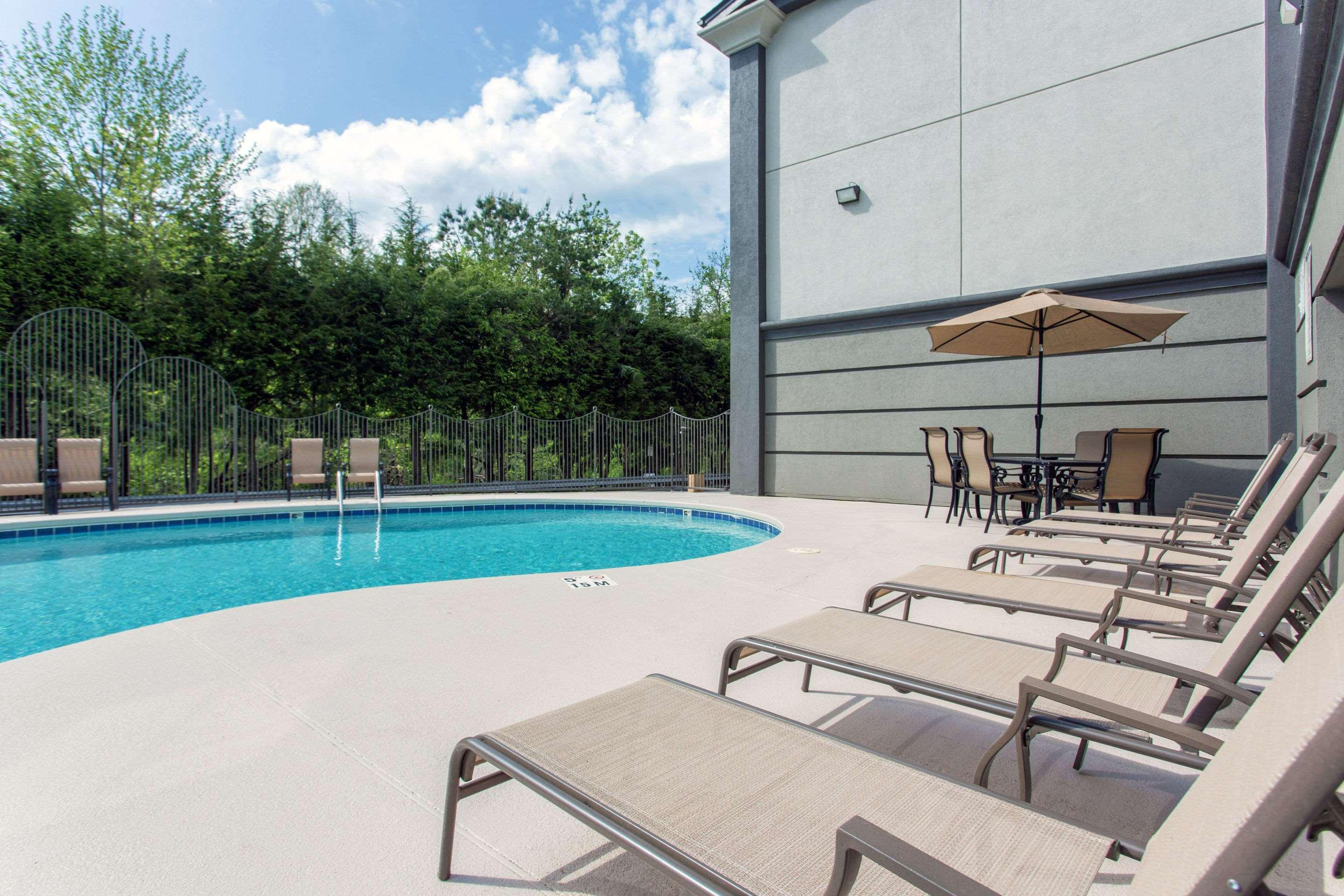 Comfort Inn Asheville East-Blue Ridge Pkwy Access Екстер'єр фото