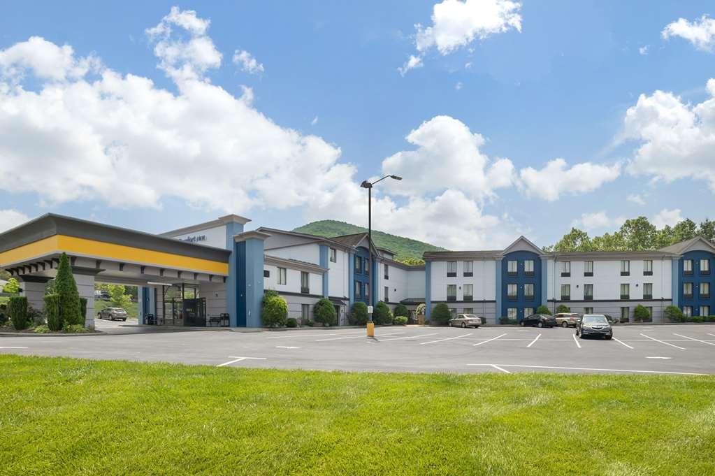 Comfort Inn Asheville East-Blue Ridge Pkwy Access Екстер'єр фото