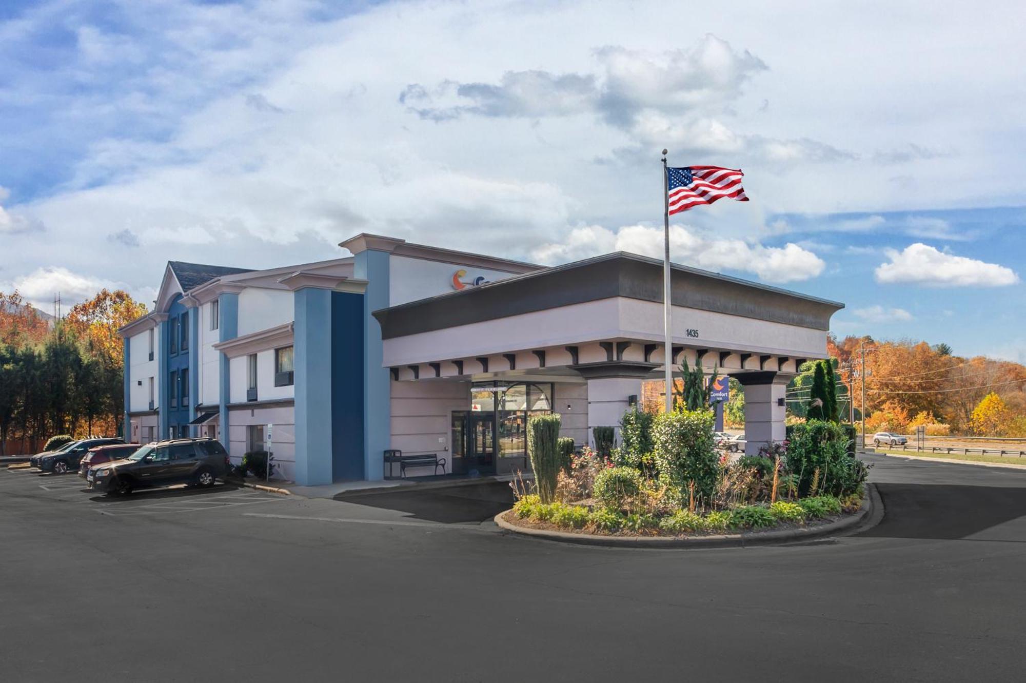 Comfort Inn Asheville East-Blue Ridge Pkwy Access Екстер'єр фото