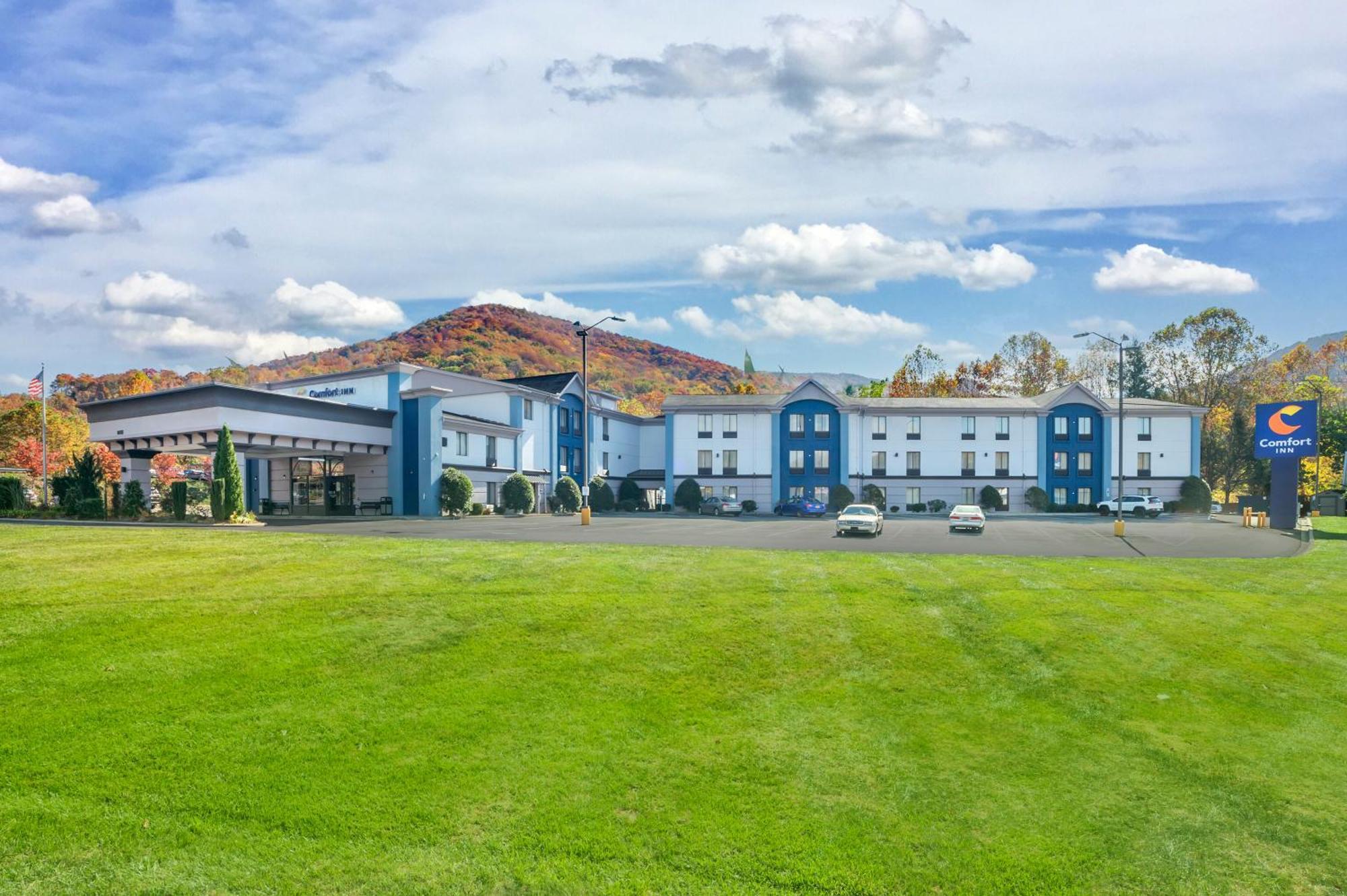 Comfort Inn Asheville East-Blue Ridge Pkwy Access Екстер'єр фото