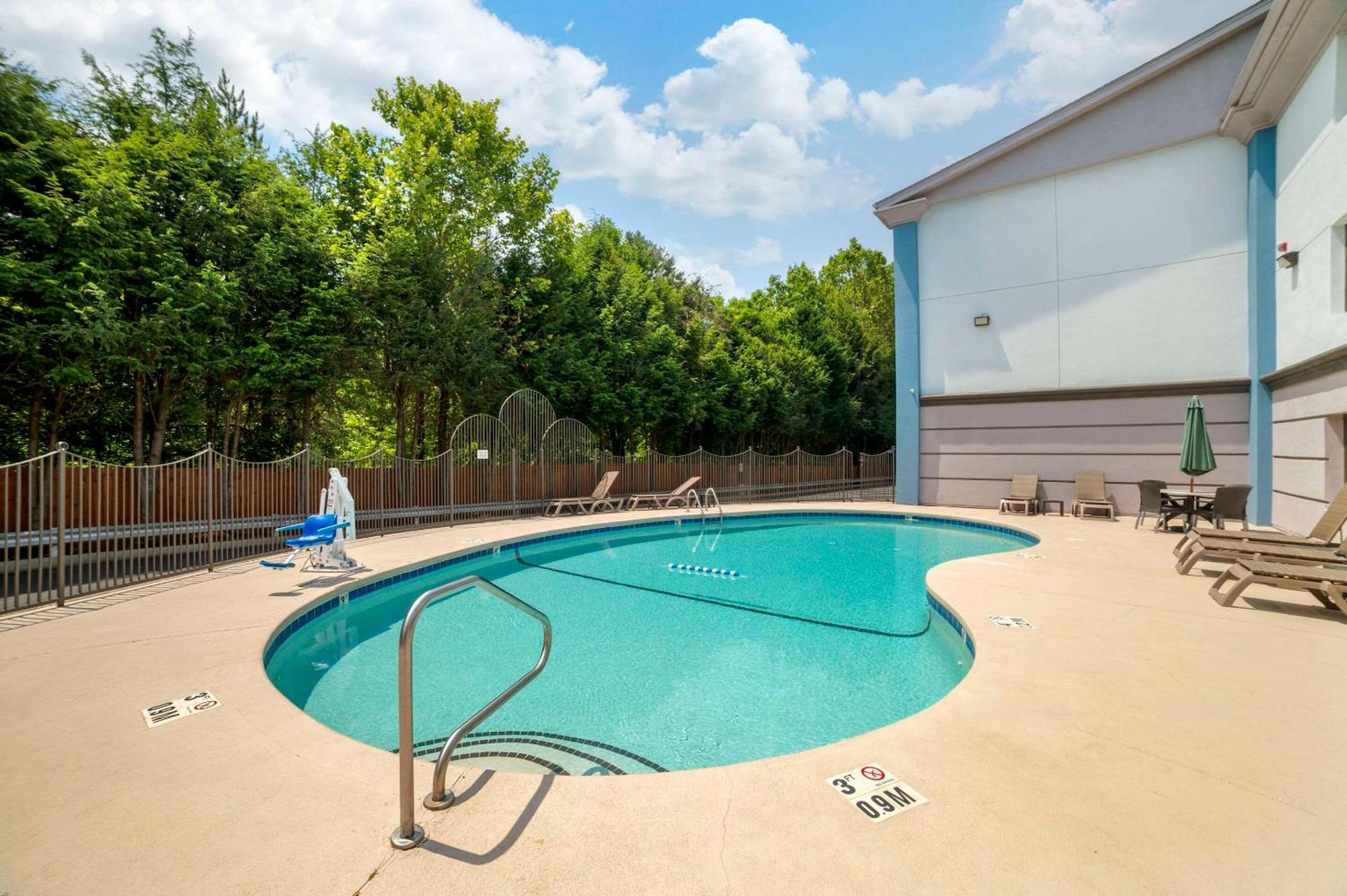 Comfort Inn Asheville East-Blue Ridge Pkwy Access Екстер'єр фото