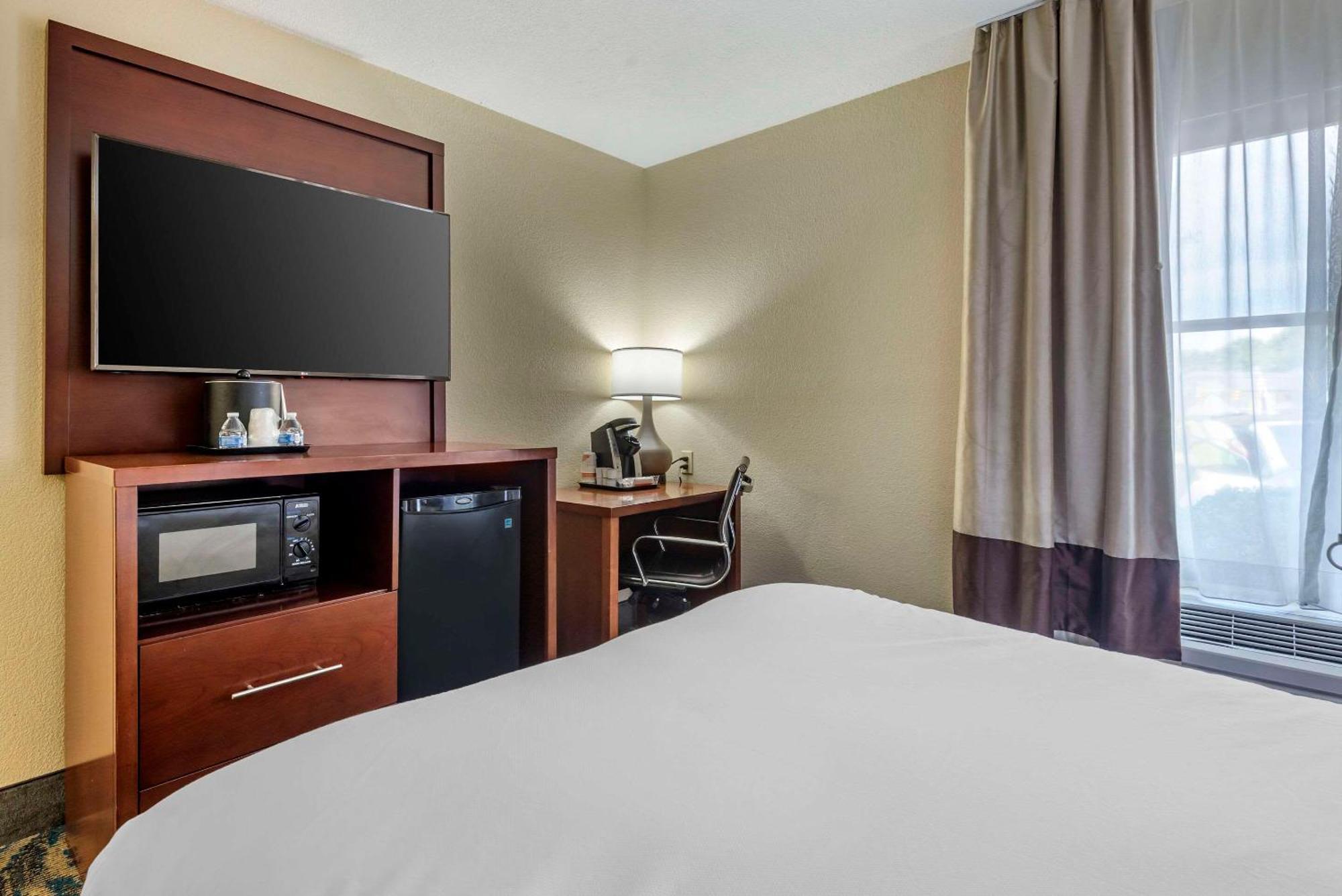 Comfort Inn Asheville East-Blue Ridge Pkwy Access Екстер'єр фото